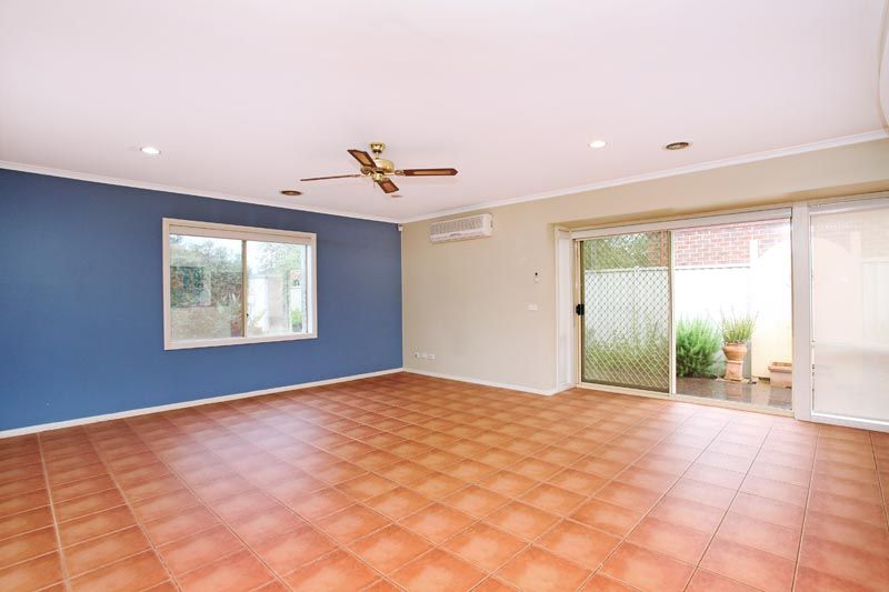 27 Herrington Turn, Caroline Springs - Thumbnail 6