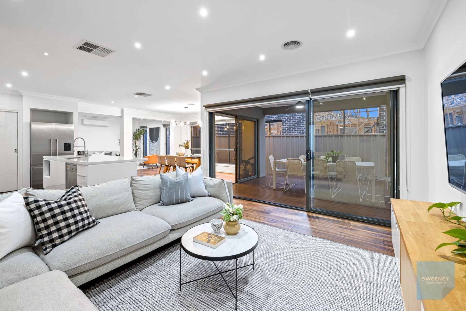 24 Orbis Avenue, Fraser Rise - Thumbnail 8