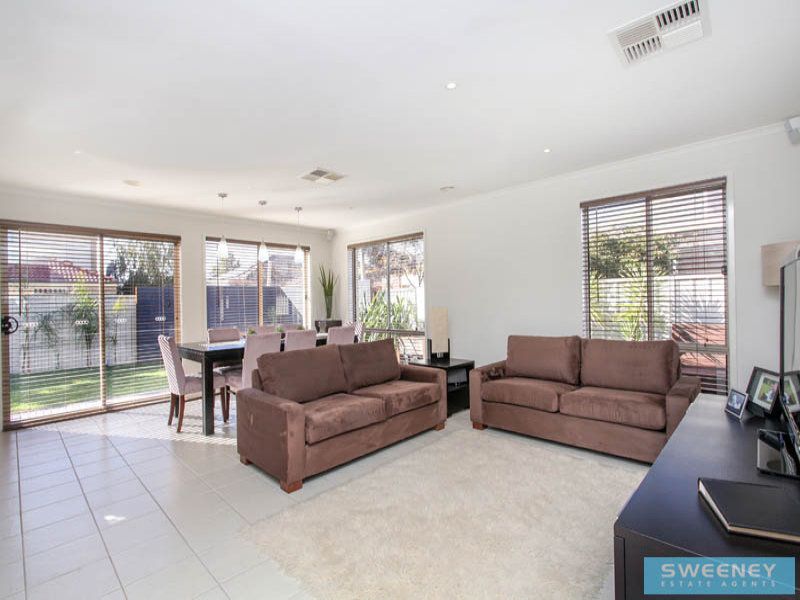 12 Reigate Street, Caroline Springs - Thumbnail 6