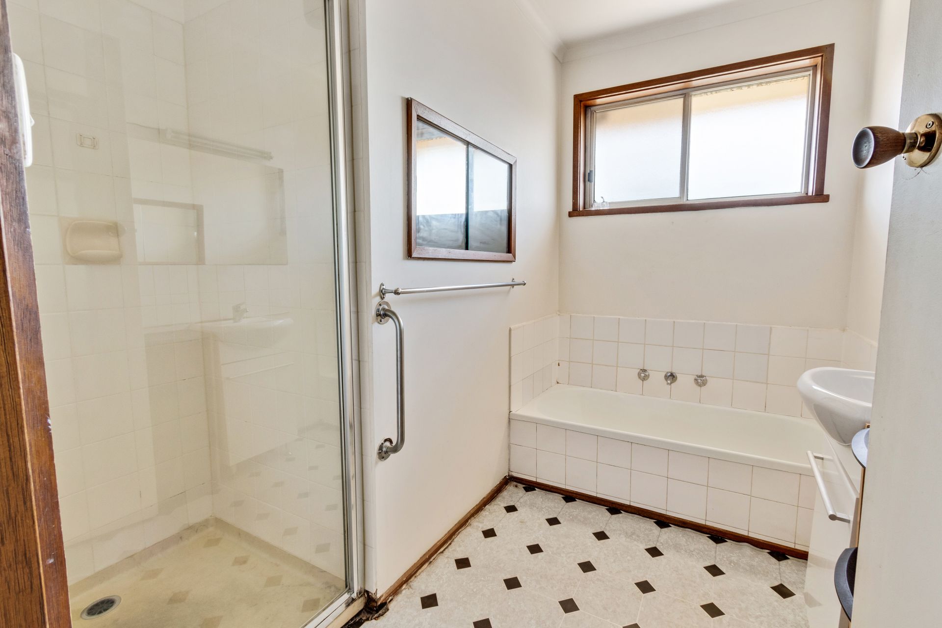 THE PERFECT TWO BEDROOM UNIT!