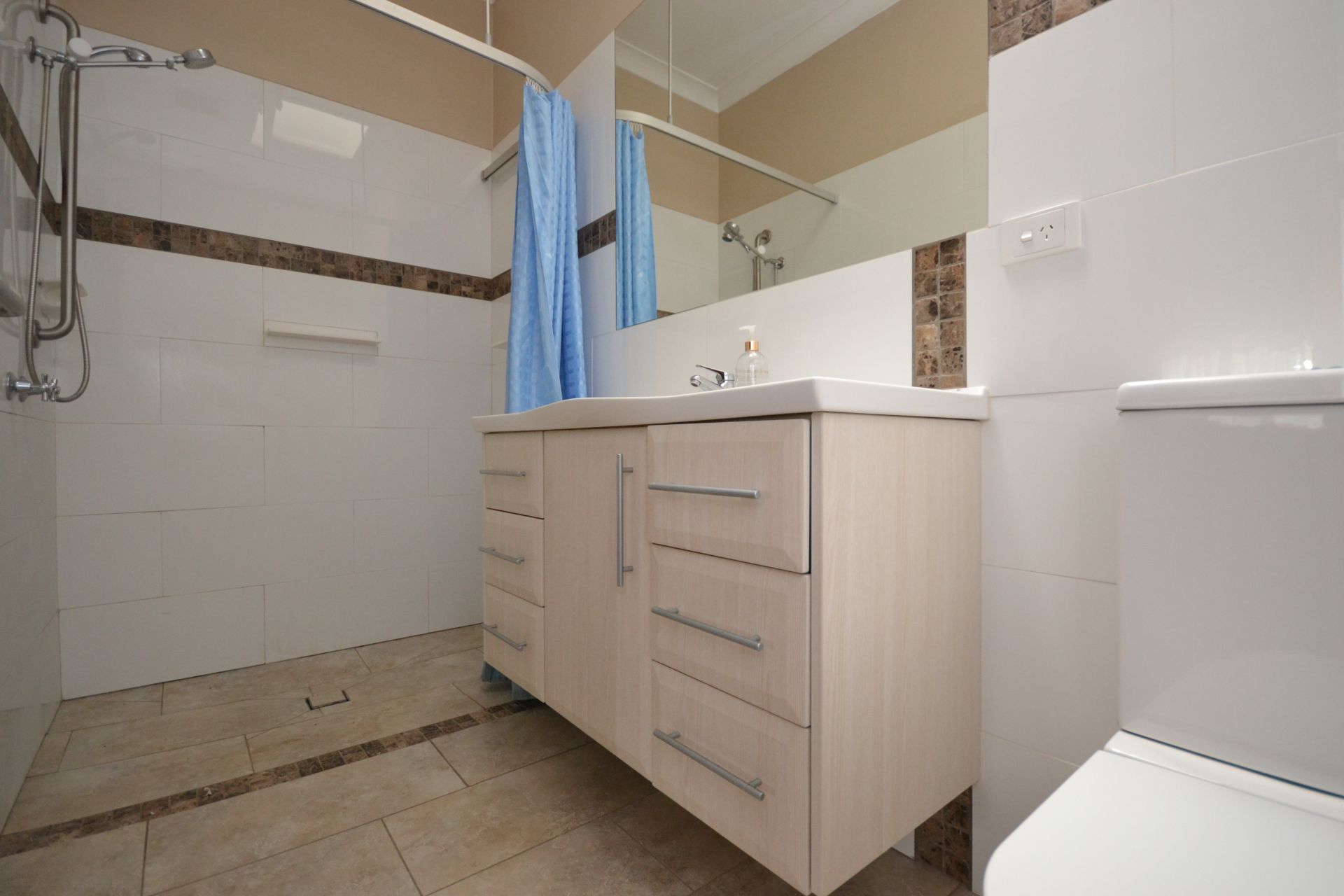 ORIGINAL CHARM IN A GREAT LOCATION