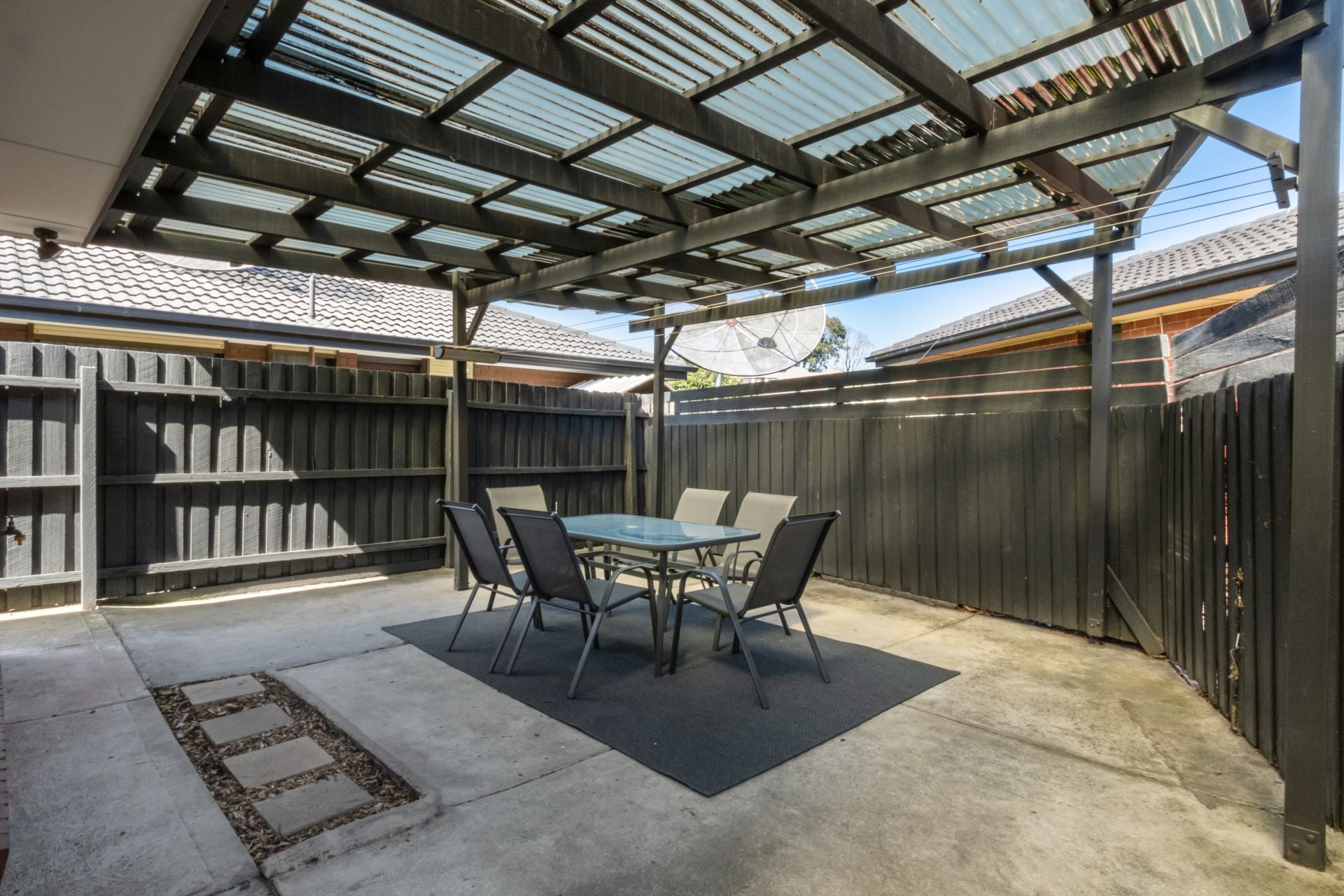 Stunning unit in ideal locale