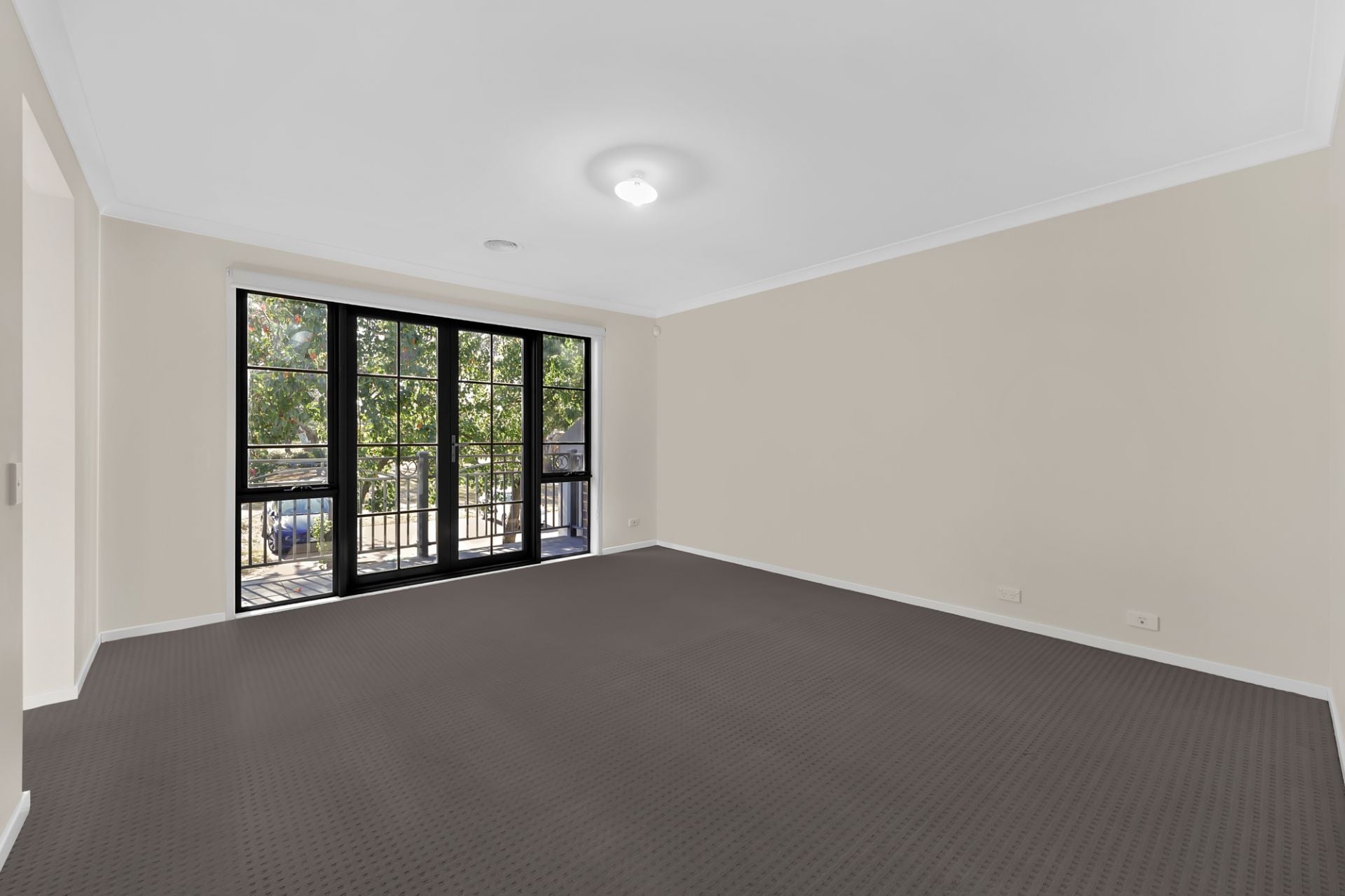GREAT LOCATION - GREAT TOWN HOUSE!