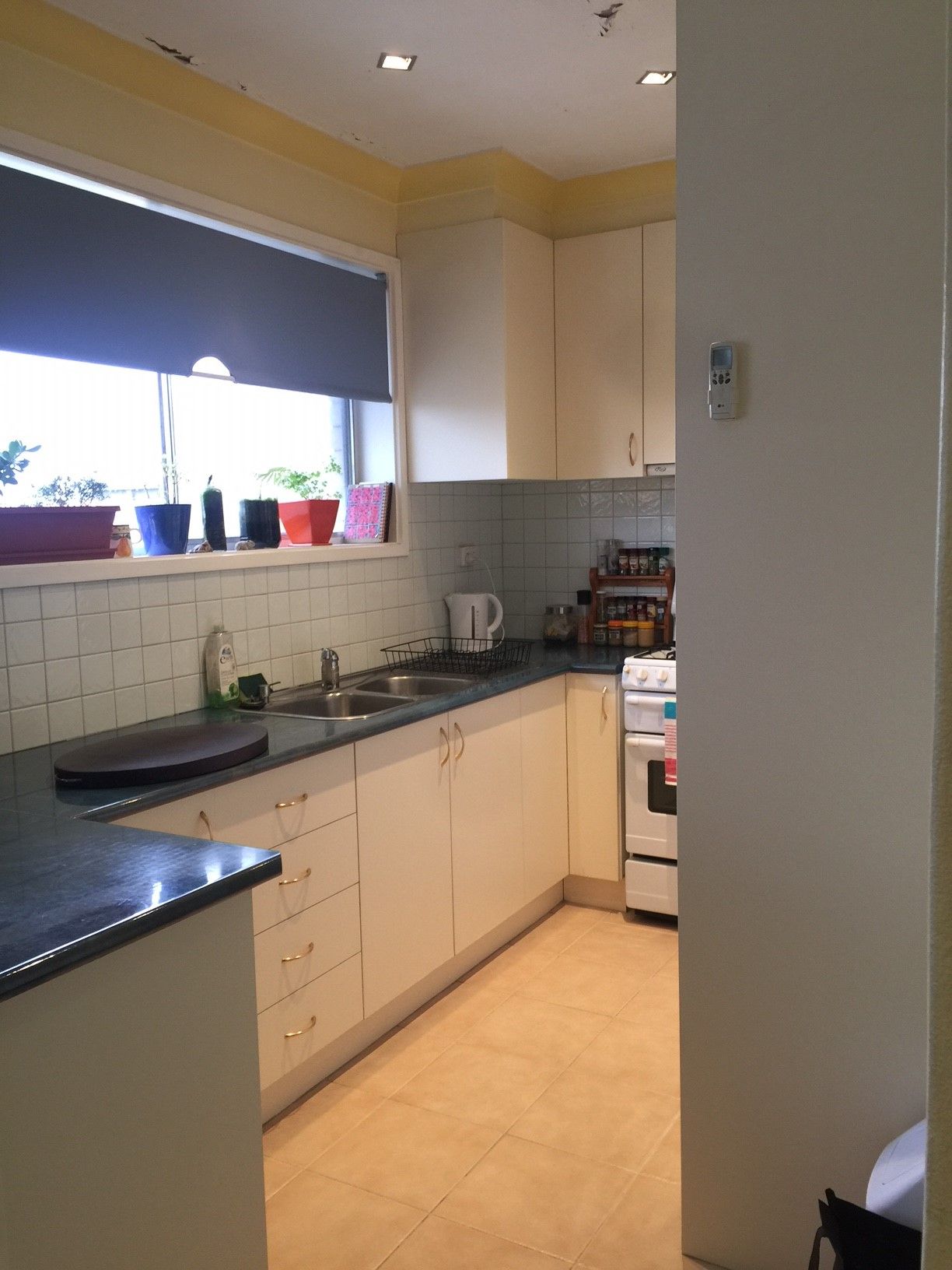 COMFORTABLE AND CONVENIENT REFURBISHED 2 BEDROOM APARTMENT.