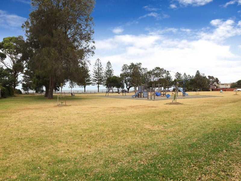 1/229 Queen Street, Altona - Thumbnail 2