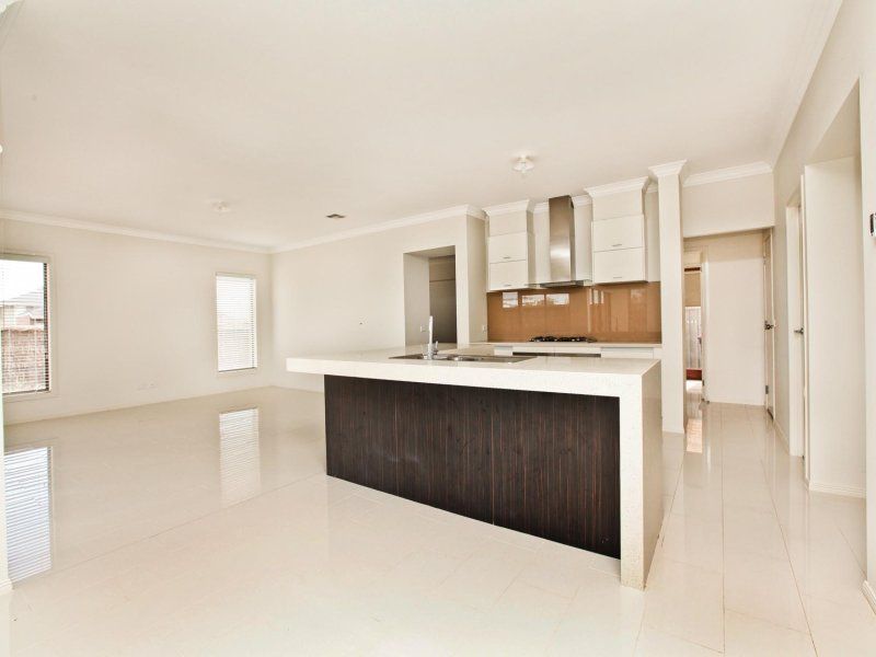 1 Herring Loop, Caroline Springs - Thumbnail 4