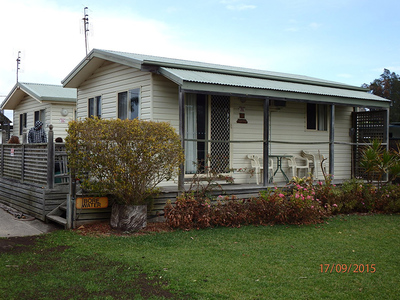 WATERFRONT CARAVAN PARK 2 HOURS SOUTH OF SYDNEY