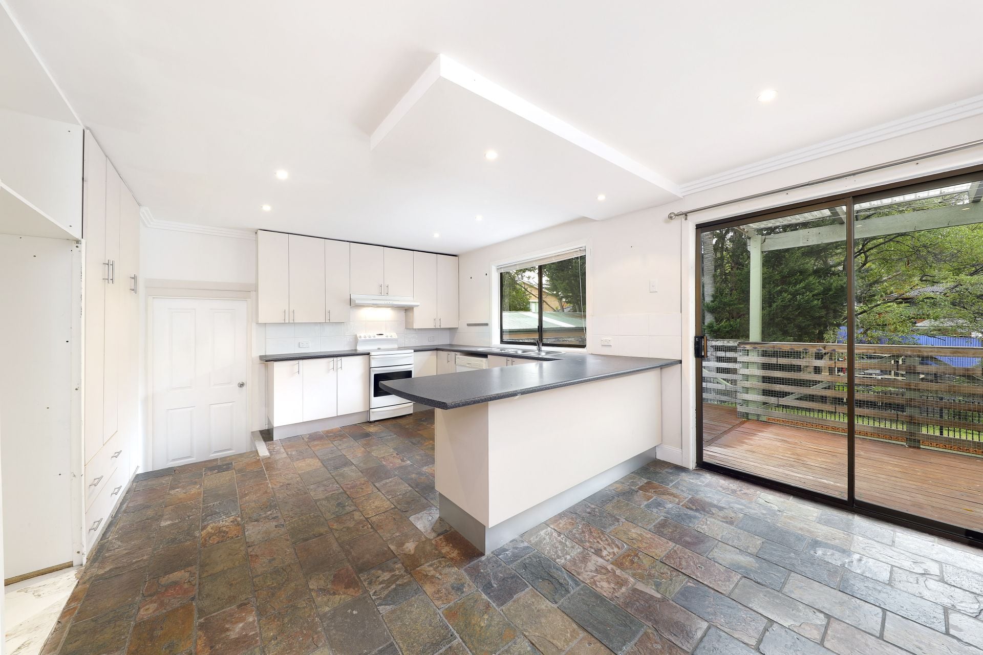 12 Fletcher Avenue, Miranda, Miranda - Thumbnail 4