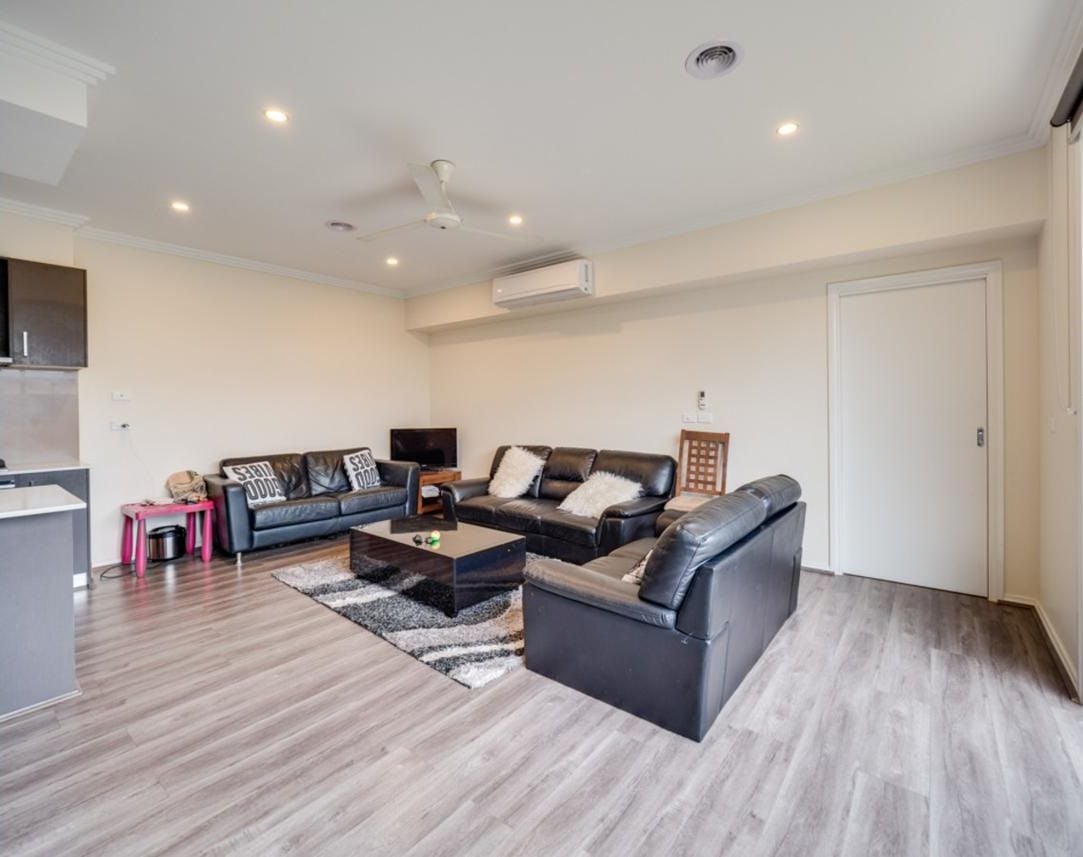 *** UNDER OFFER AWAITING PAYMENT APPLICATIONS CLOSED **