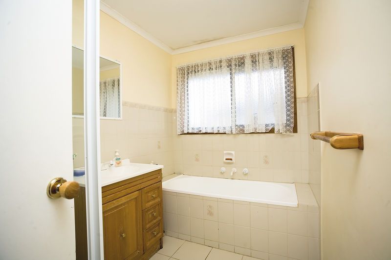 2 Hyde Court, Altona Meadows - Thumbnail 4