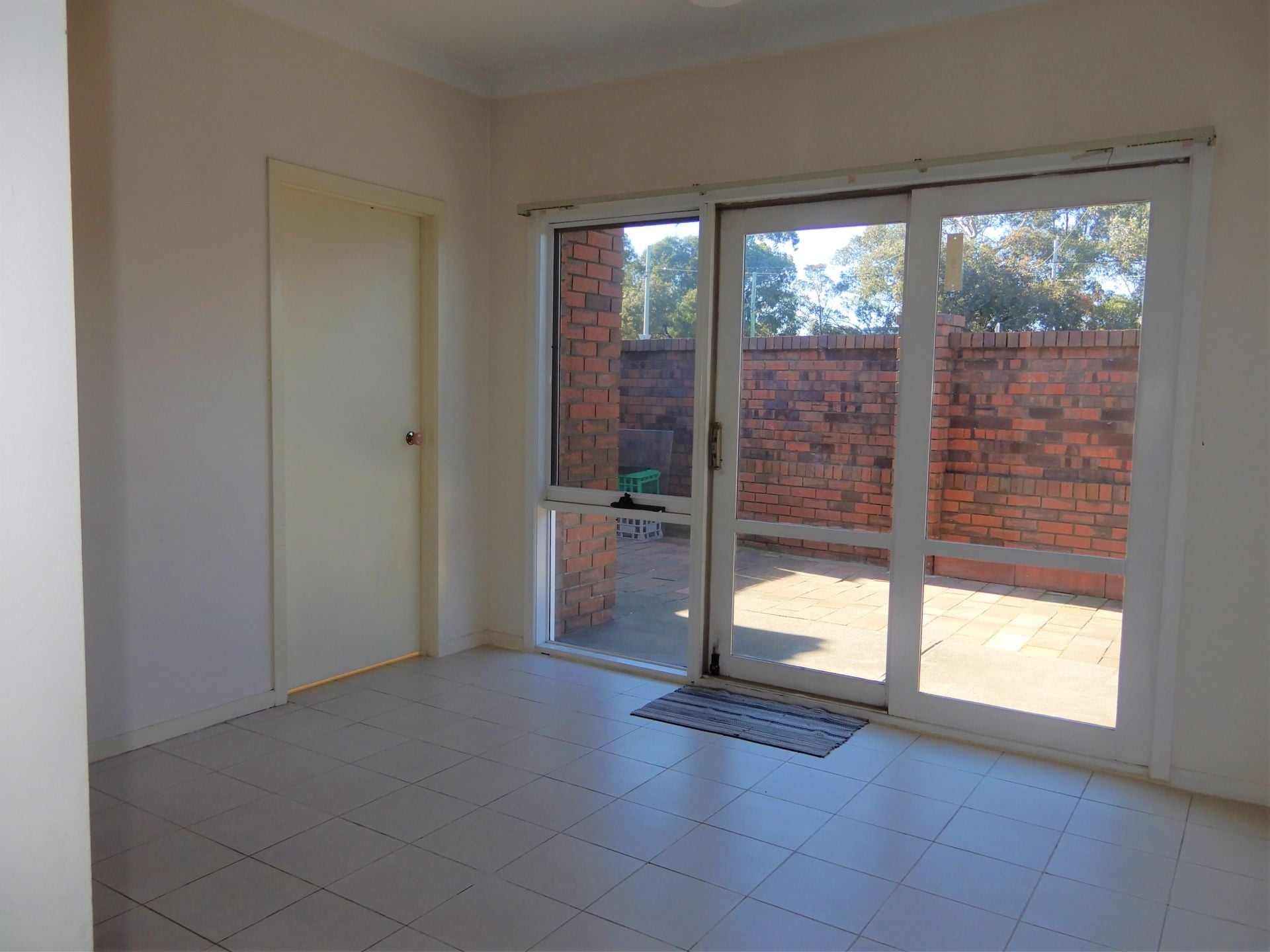 Prime Location In Thornbury!!!