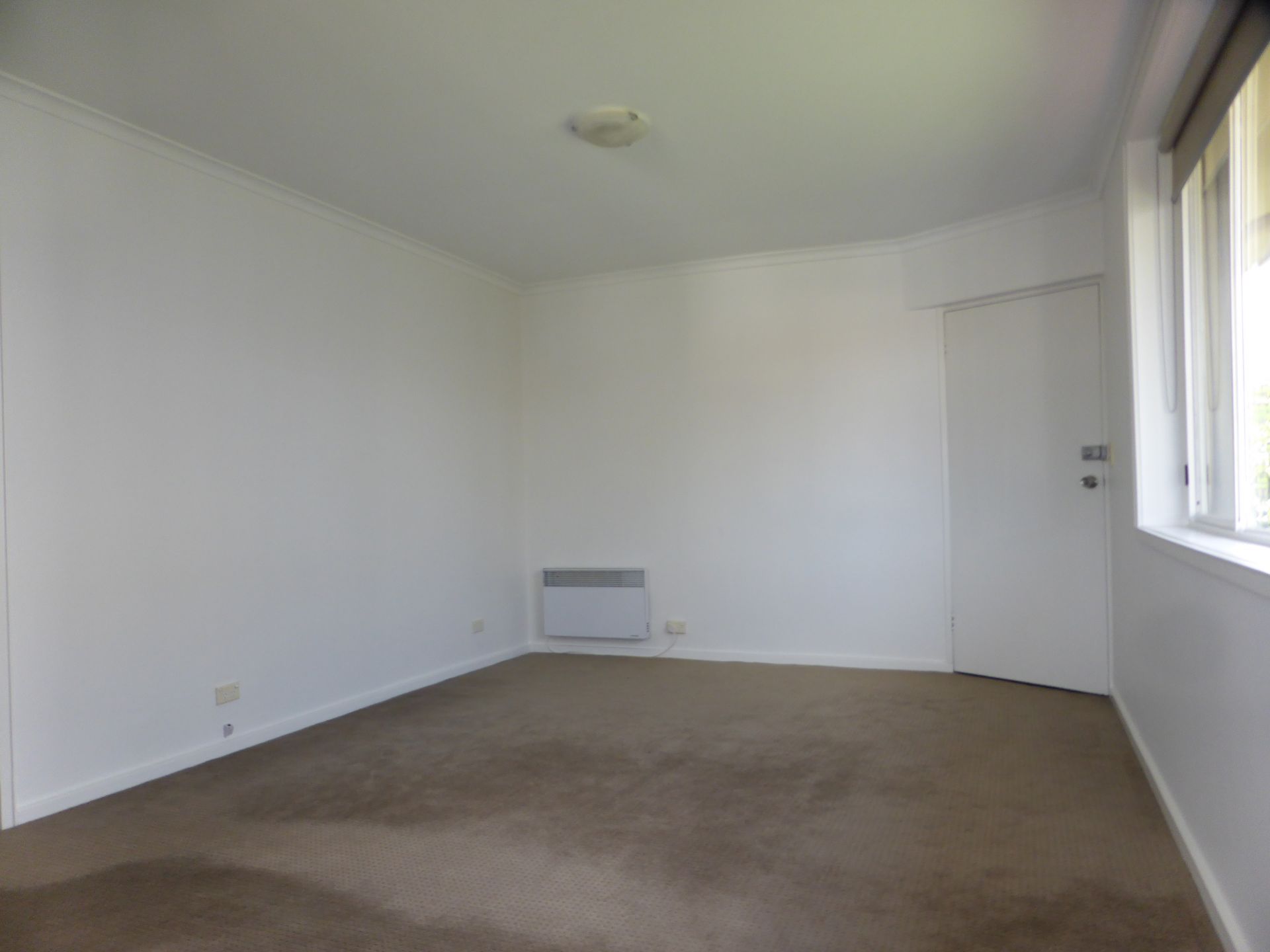 Light, Spacious & Modern 2 Bedroom Apartment in a Great Location
