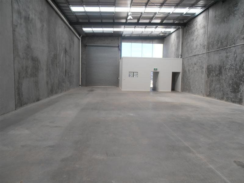 FACTORY/WAREHOUSE IN GREAT LOCATION
