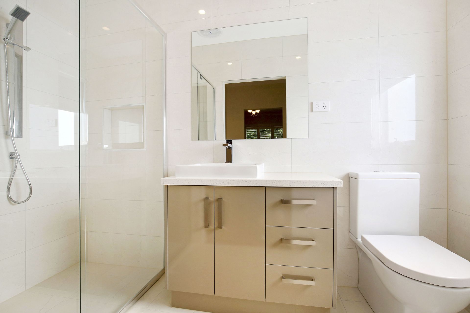 ART DECO RENOVATED DELIGHT