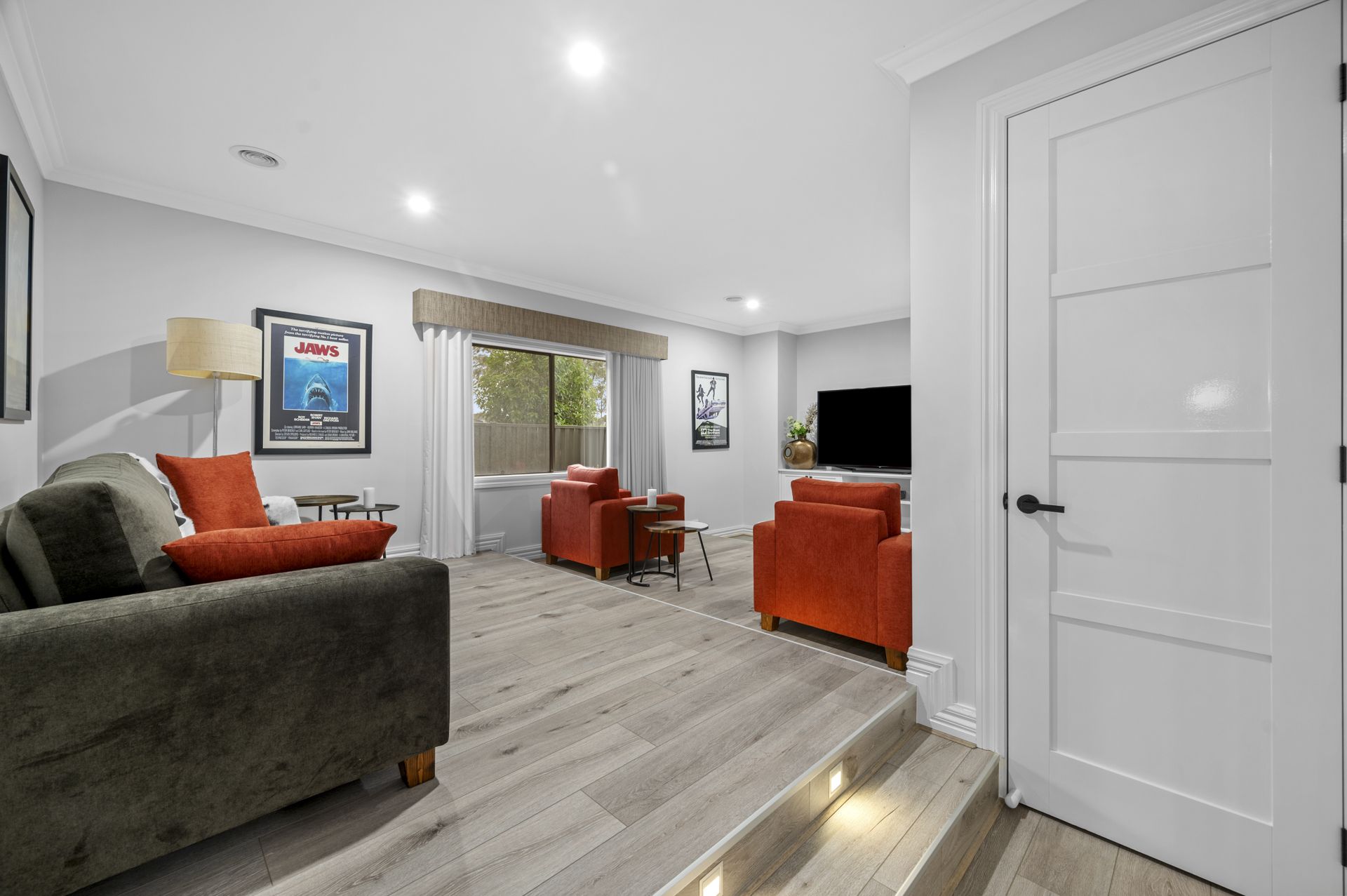 FULLY FURNISHED EX DISPLAY FAMILY HOME