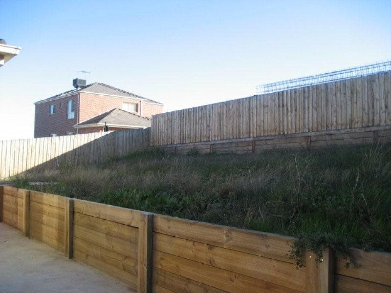 LARGE FAMILY HOME AWAITS!