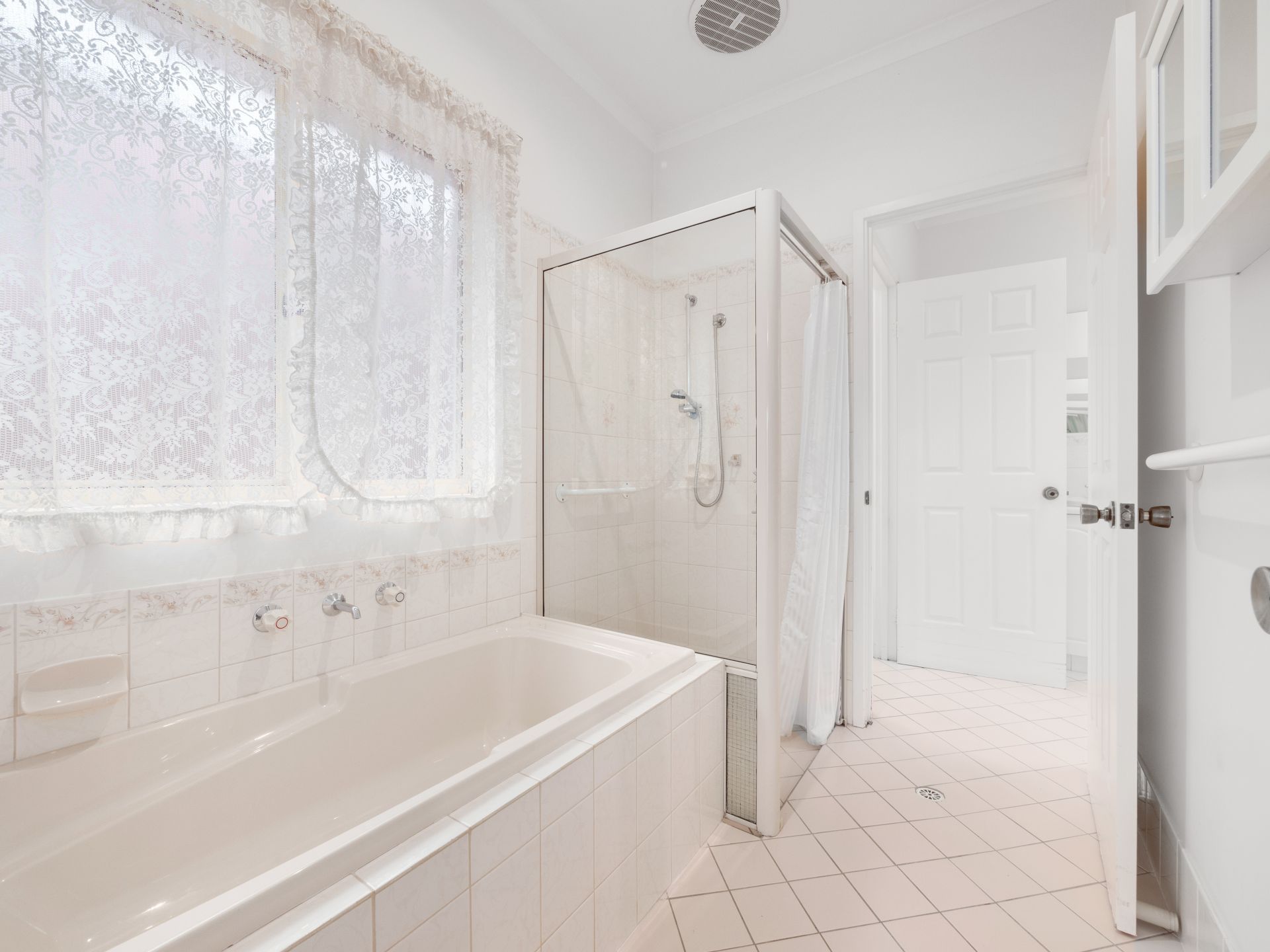 12 Charles Street, Allenby Gardens - Thumbnail 7