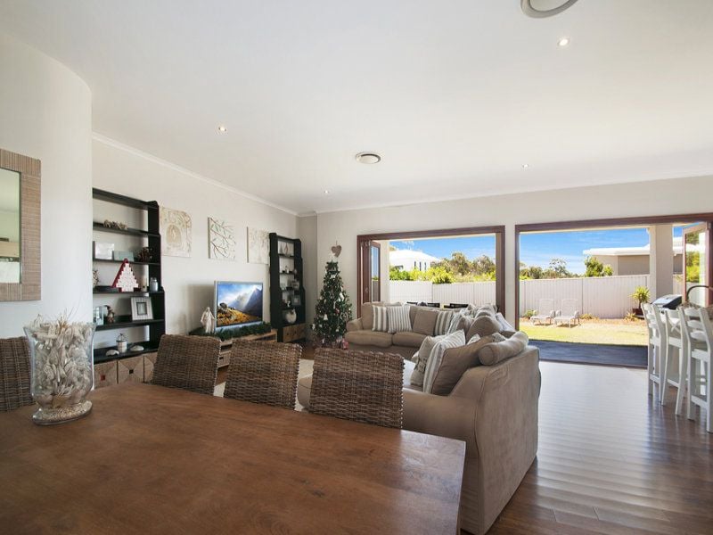 1 Nevis Court KAWANA ISLAND QLD, Kawana Island - Thumbnail 4