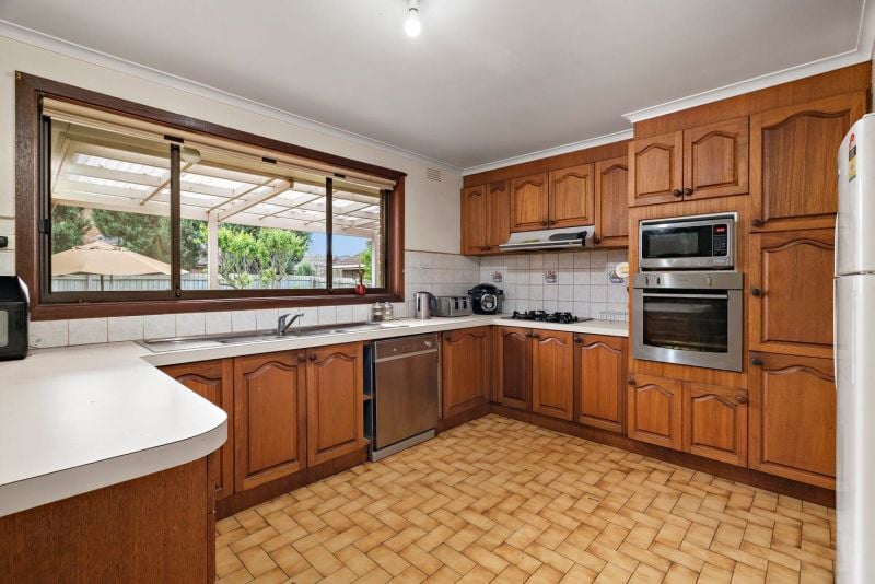 2 Louisa Court, Oakleigh South VIC
