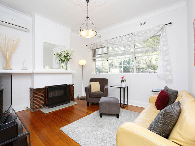 2/1A Dickens Street, Elwood - Thumbnail 2