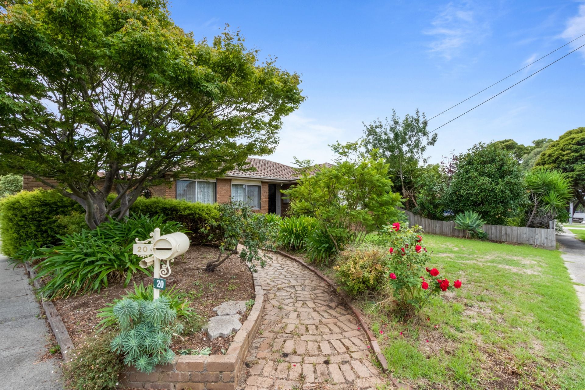 CENTRALLY LOCATED & PERFECTLY PRICED
