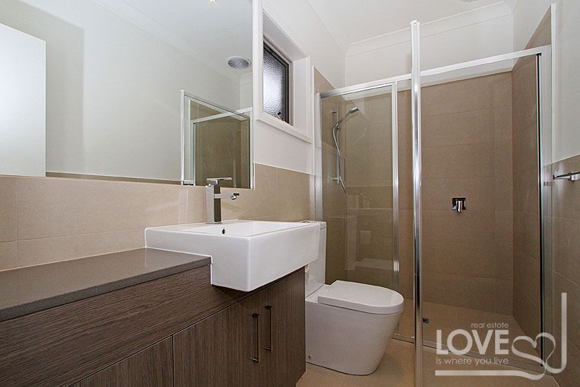 BRAND NEW CONTEMPORARY CHIC