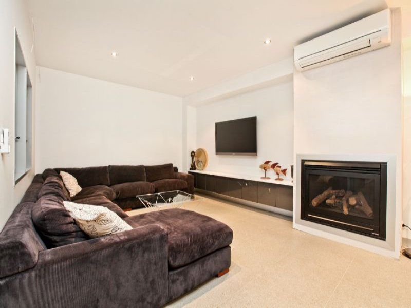 28 Brunton Avenue, Caroline Springs - Thumbnail 5
