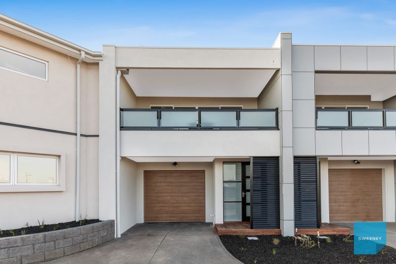 2/19 Lockwood Court, Fraser Rise - Thumbnail 2