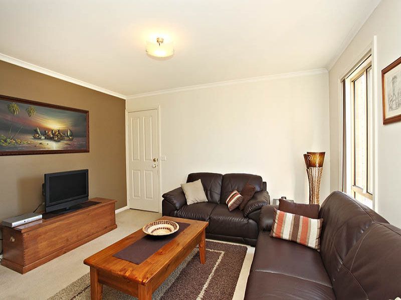 19 Tiffany Grove SOUTH MORANG, South Morang - Thumbnail 5