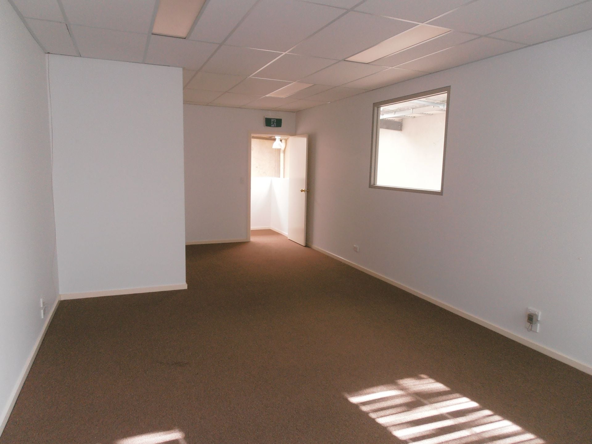 MODERN OFFICE/WAREHOUSE IN SOUGHT AFTER LOCATION