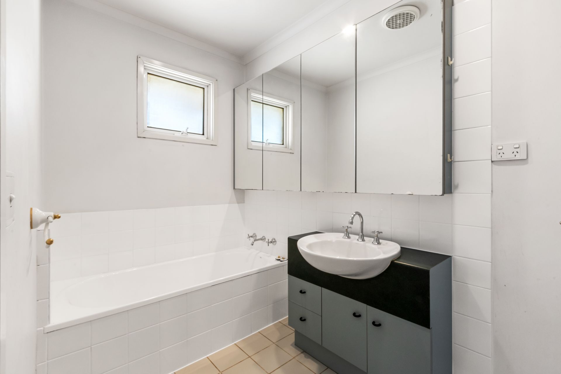 Amazing Thornbury Location!