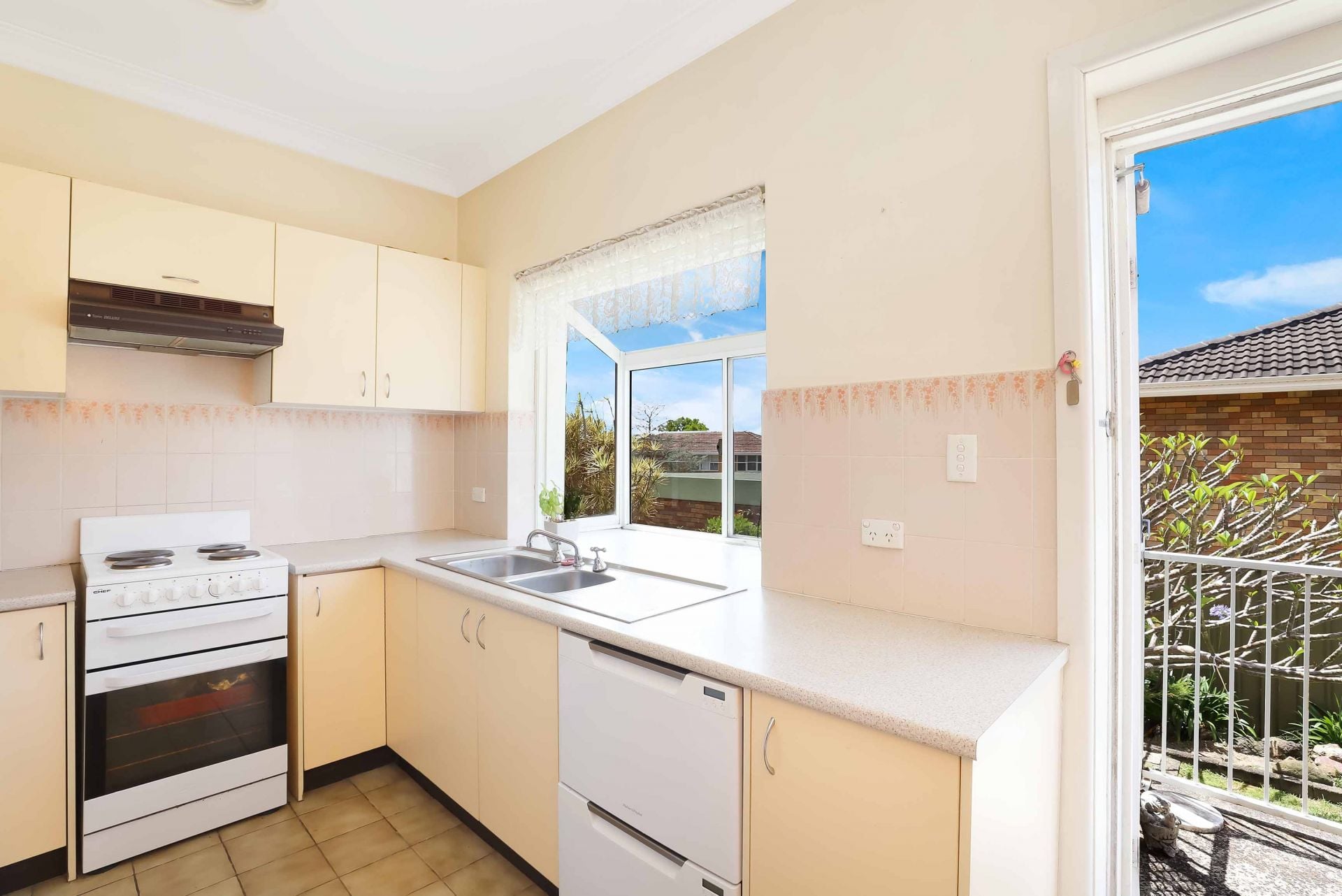 4 Clubb Crescent, Miranda, Miranda - Thumbnail 4