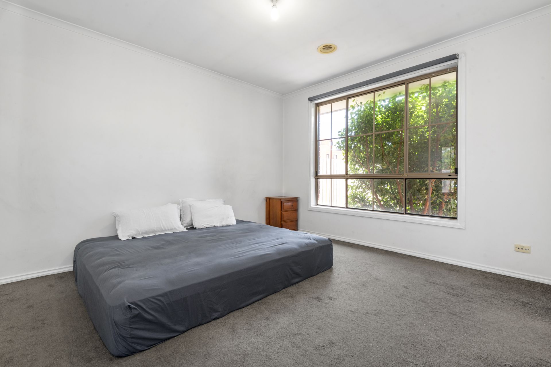 Spacious Unit in Ideal Locale