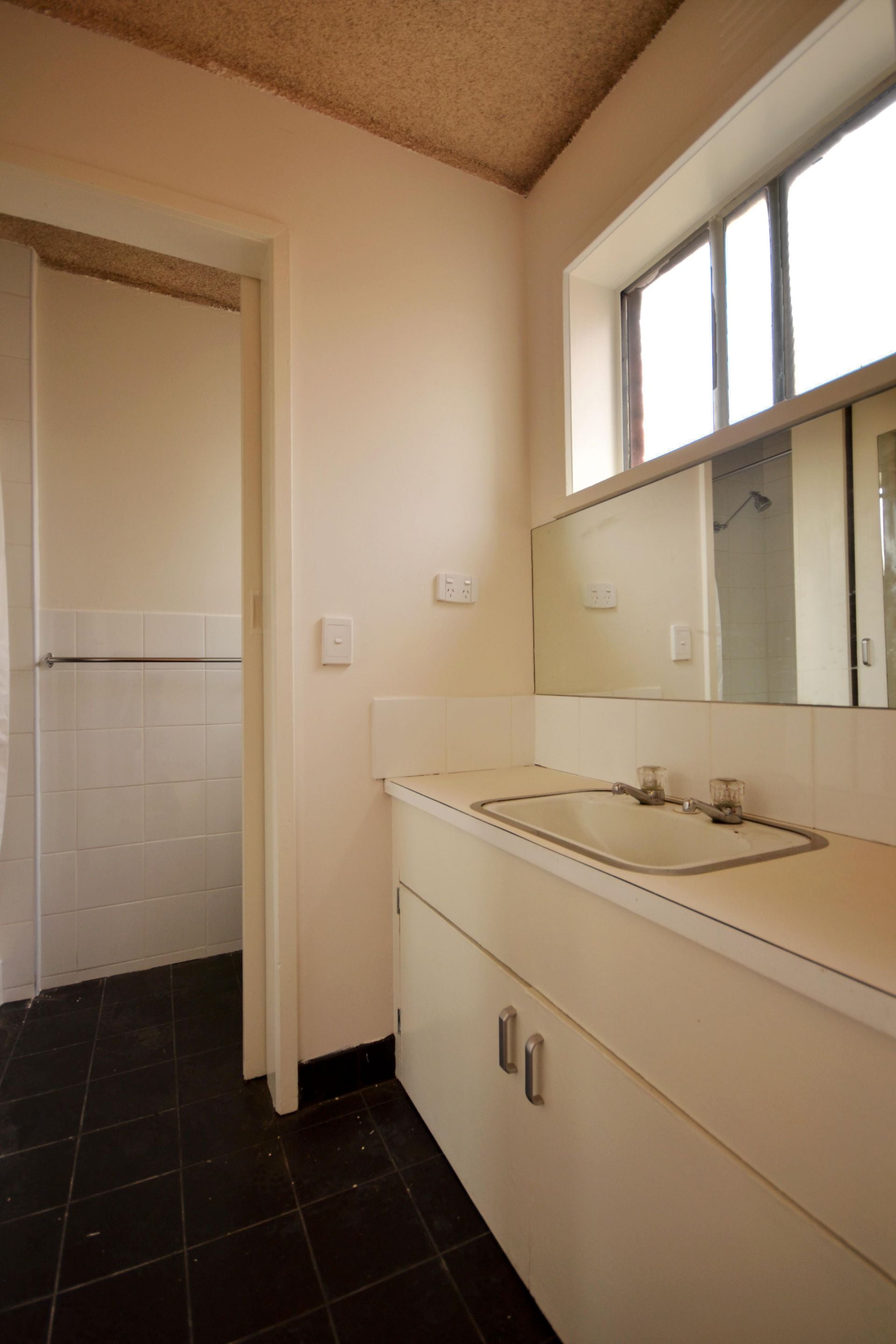 CLOSE TO ALL AMENITIES