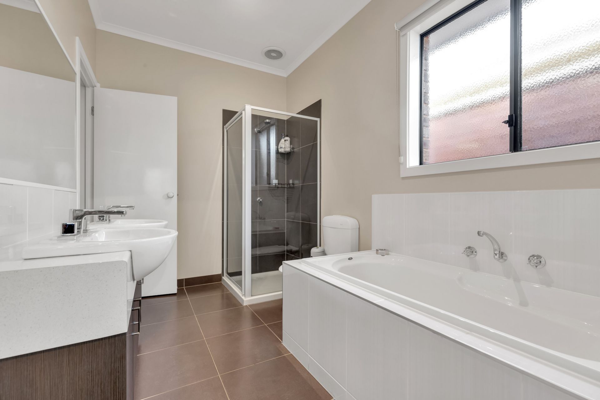 24 Hascombe Drive, Caroline Springs - Thumbnail 8