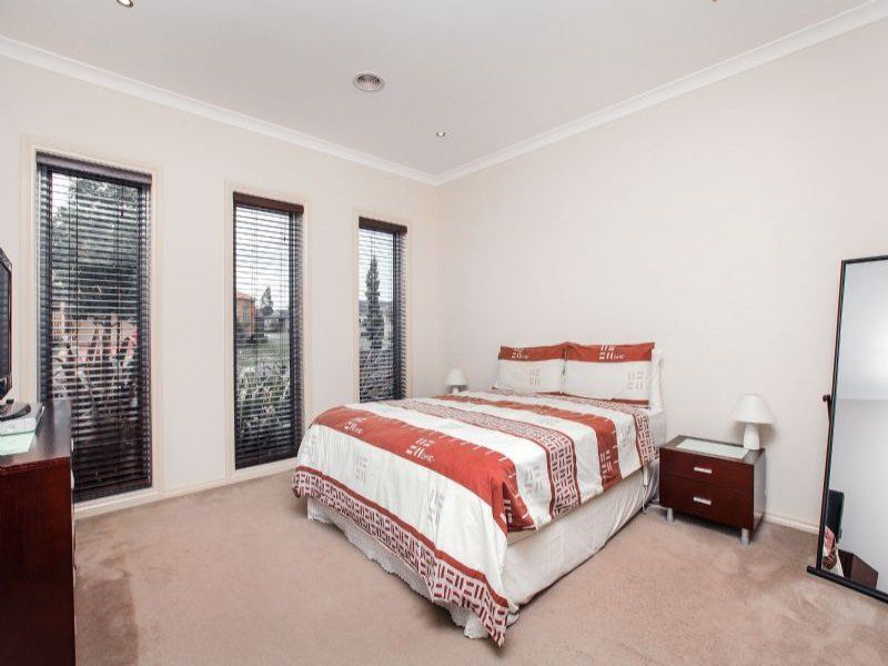 6 Counihan Avenue, Caroline Springs - Thumbnail 8