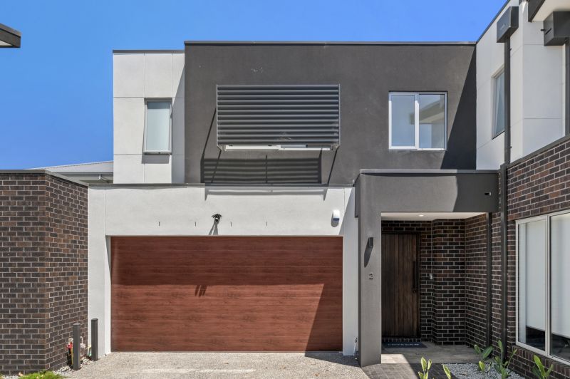 2/142 Purinuan Road, Reservoir