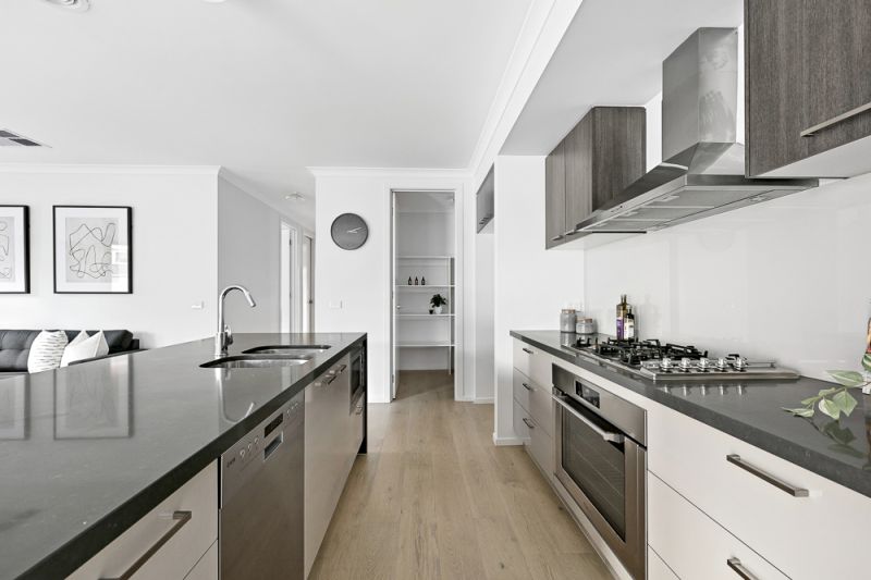 9 Parkin Avenue, Caroline Springs - Thumbnail 6