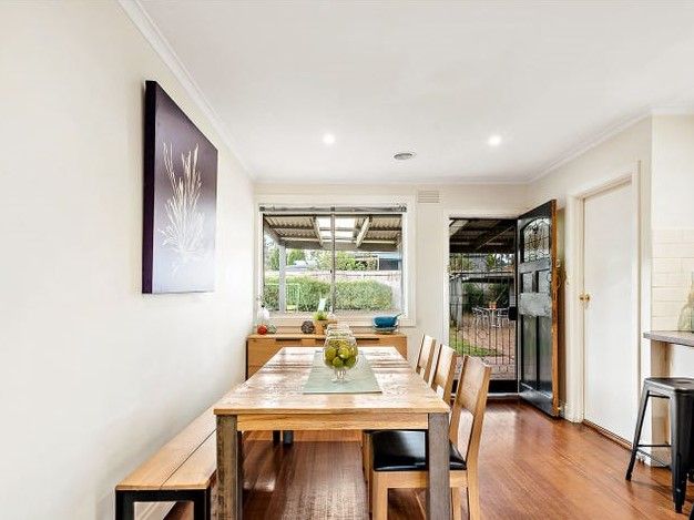 LOCATED IN CENTRAL THOMASTOWN-