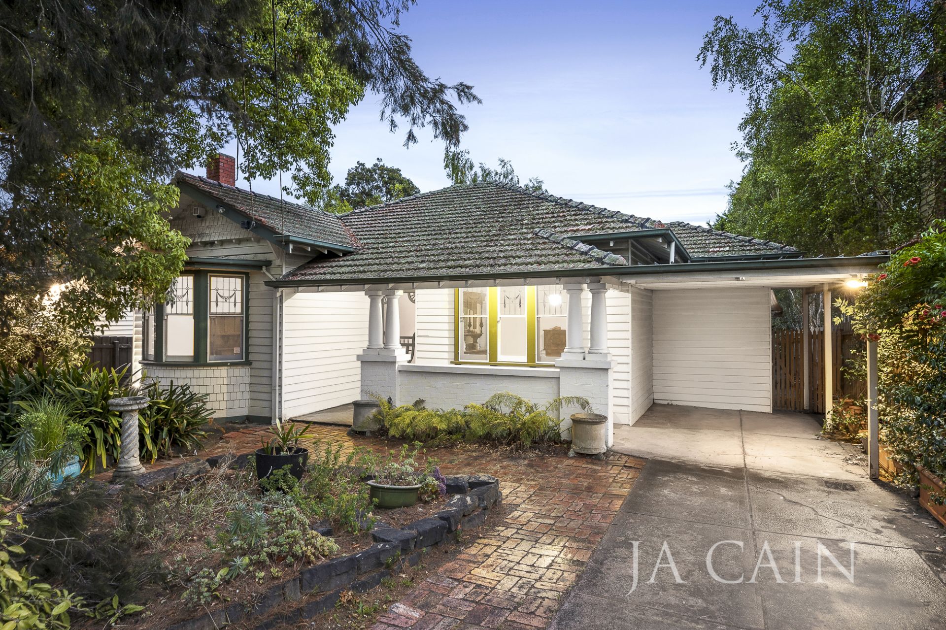 29 Milverton Street, Camberwell J A CAIN Real Estate