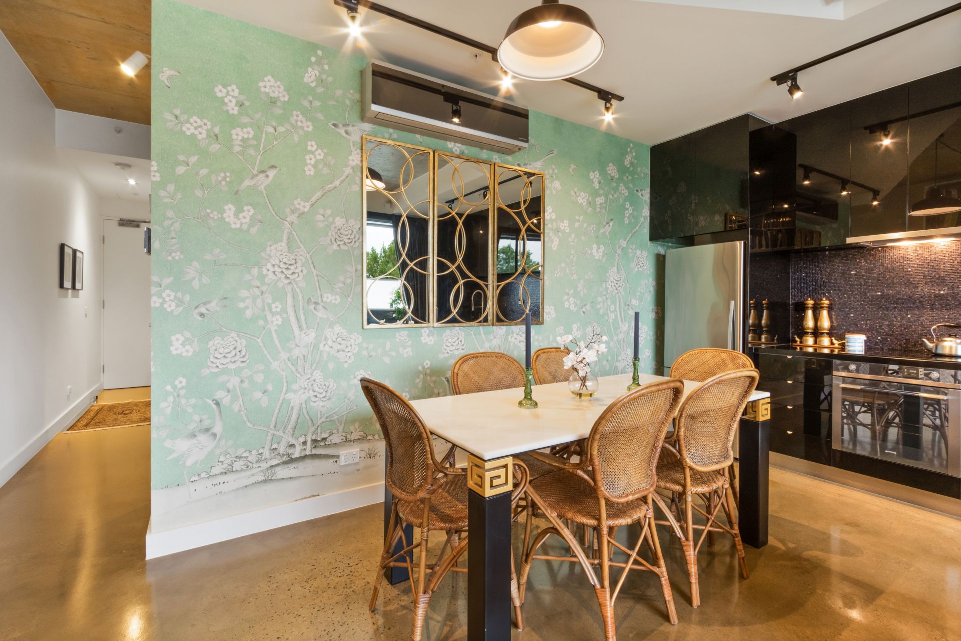 BOUTIQUE LIVING