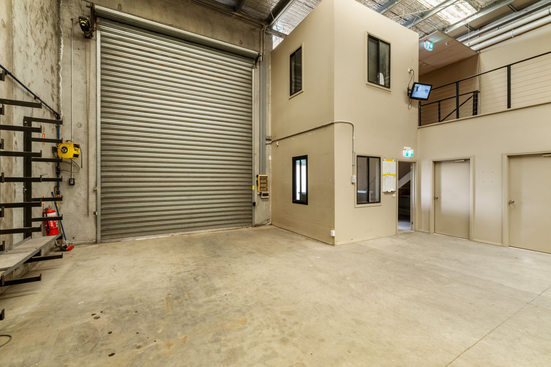 STAND -ALONE WAREHOUSE