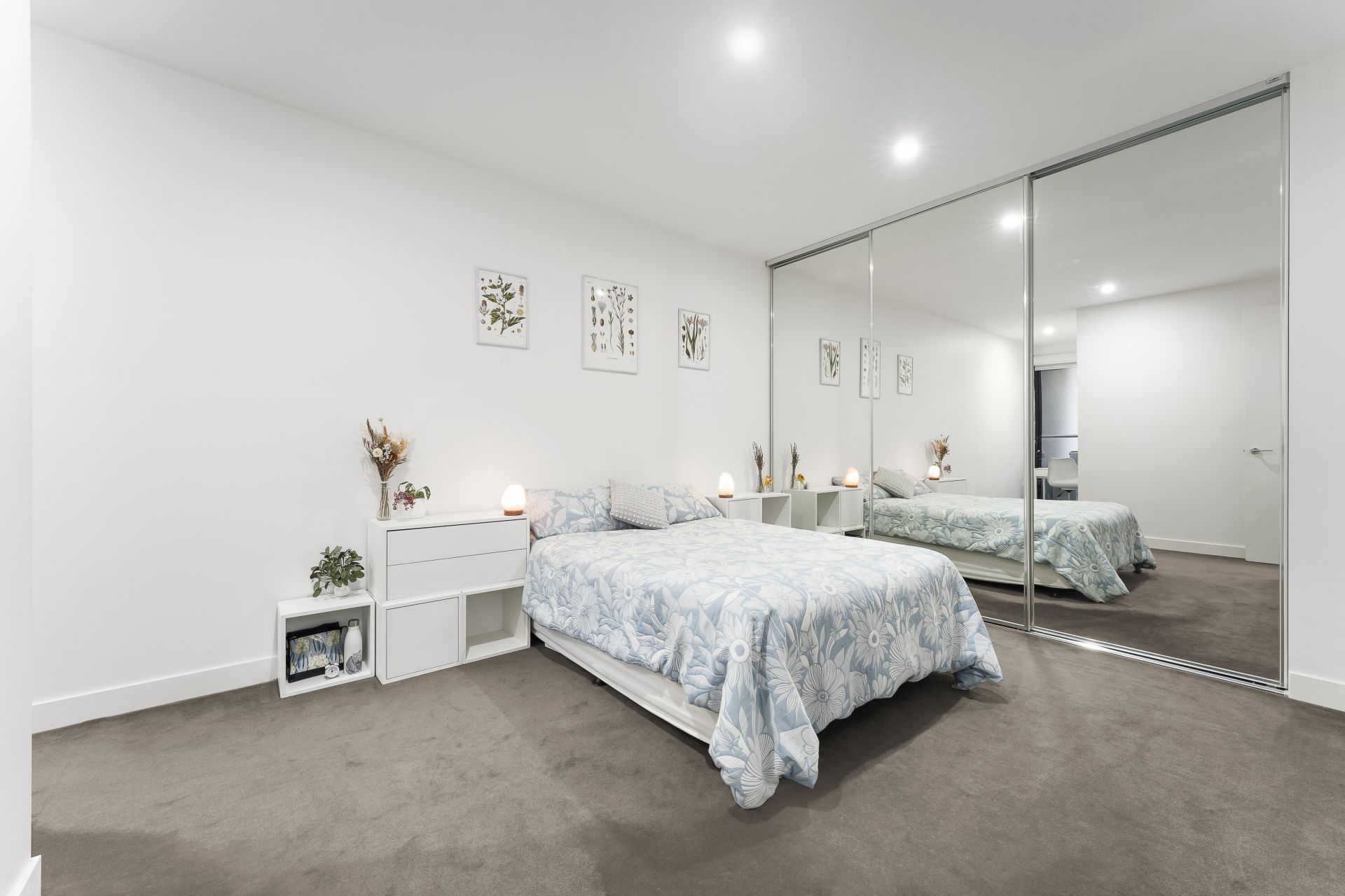 Luxurious Ground Floor Oasis: Prime Location, Elegant Living