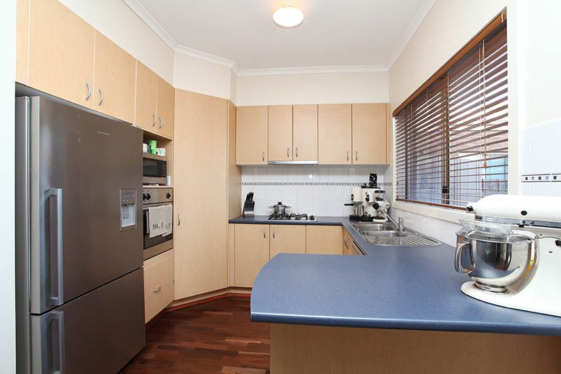 63 The Glades, Taylors Hill - Thumbnail 3