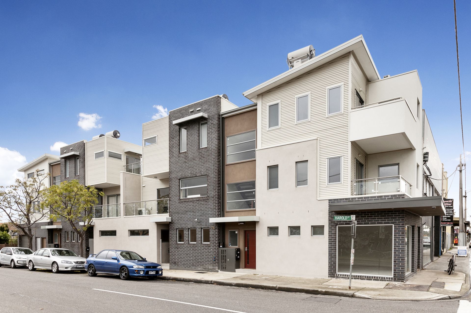 Thornbury Loft Style Apartment!