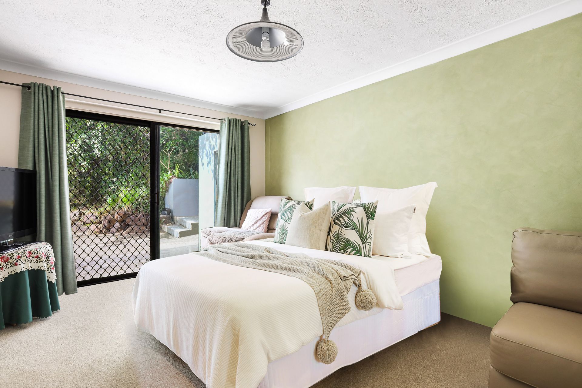 4 Royston Crescent, Reedy Creek Cole Residential