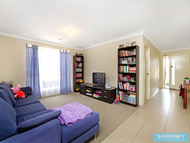 8 Hascombe Drive, Caroline Springs - Thumbnail 3