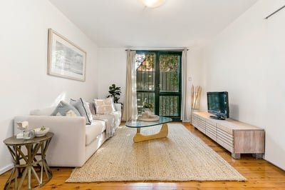 PERFECTLY POSITIONED GROUND FLOOR APARTMENT 