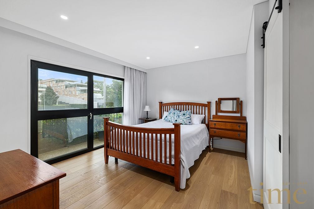 Time Realty Real Estate For Sale 4/4648 St Crescent