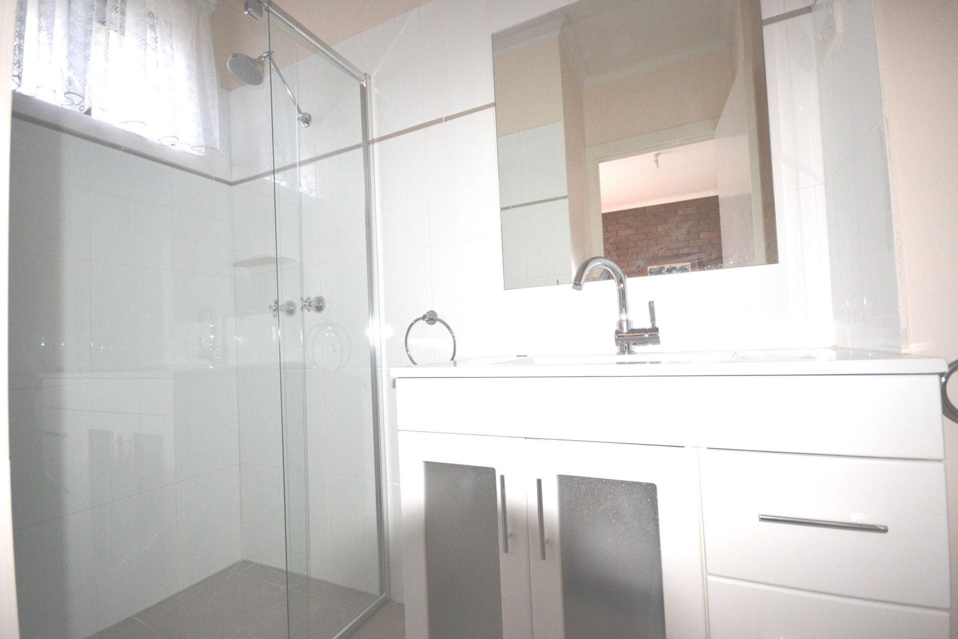 FULLY FURNISHED AND ALL UTILITIES INCLUDED!!!!!!!!